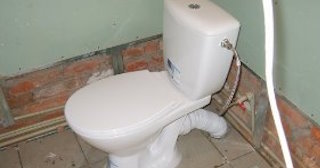 Установка приставного унитаза в Касимове - монтаж и подключение, СантехДомКсм от 5178 рублей
